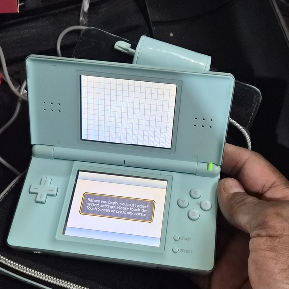 Nintendo DS Lite Aqua Blue Handheld Console - Picture 1 of 8